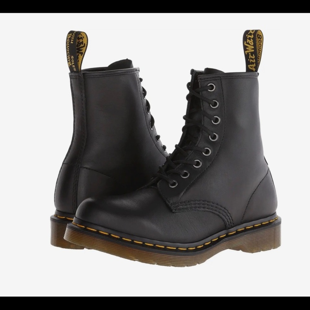 Dr. Martins Classic 1460, Black Leather Lace Up Combat Boots - size 8 - like new